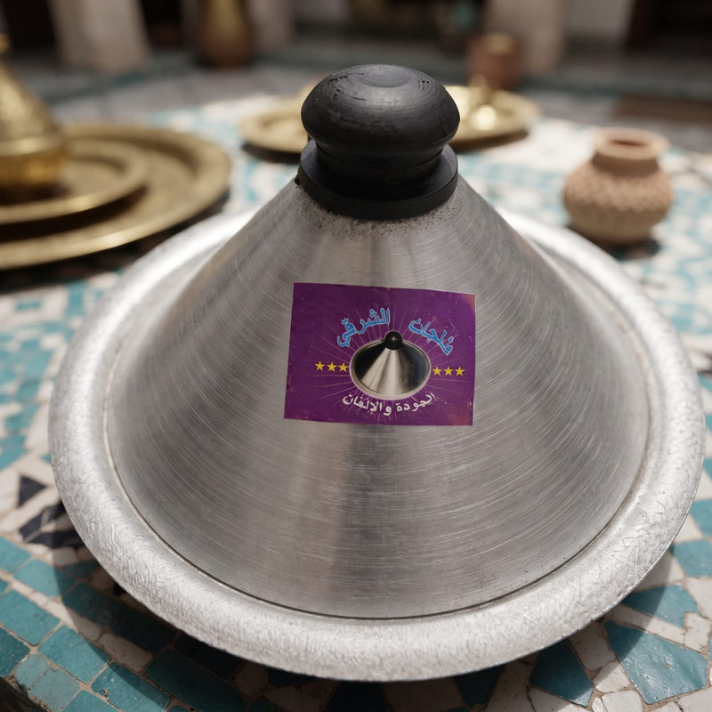 Traditioneller marokkanischer Metall-Tajine