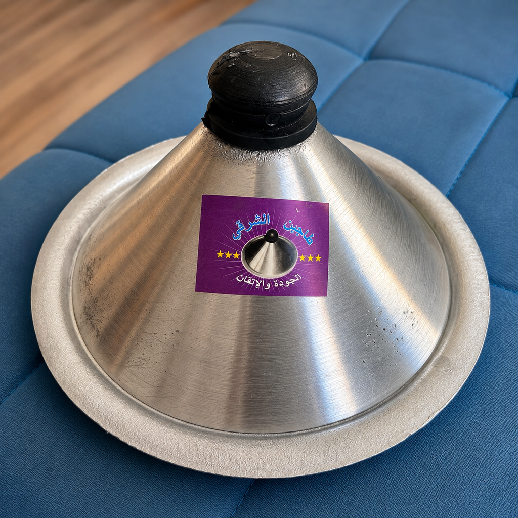 Traditioneller marokkanischer Metall-Tajine